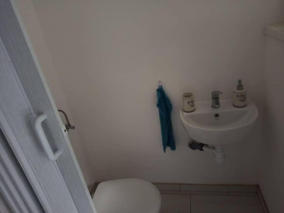 Novoureden Komforni Stan Od 90 M2 S Dvoristem Apartment Sibenik Phòng bức ảnh